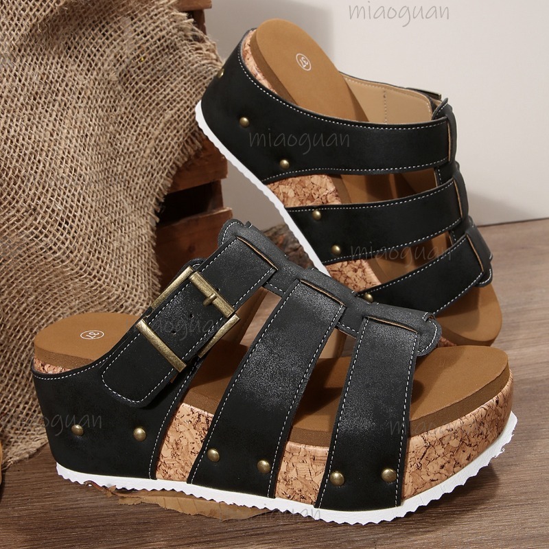 Vintage Outdoor Fashion - صنادل نسائية كلاسيكية بحزام وإبزيم، مفتوحة
