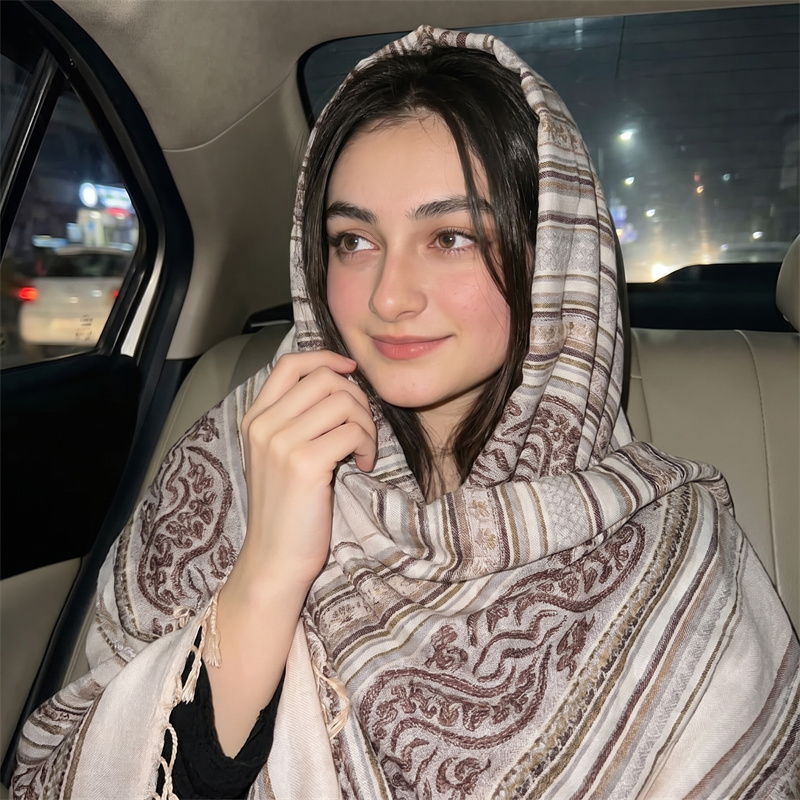 حجاب نسائي عصري بنقشة بيزلي عت - مراجعة Vintage Outdoor Fashion وسعره
