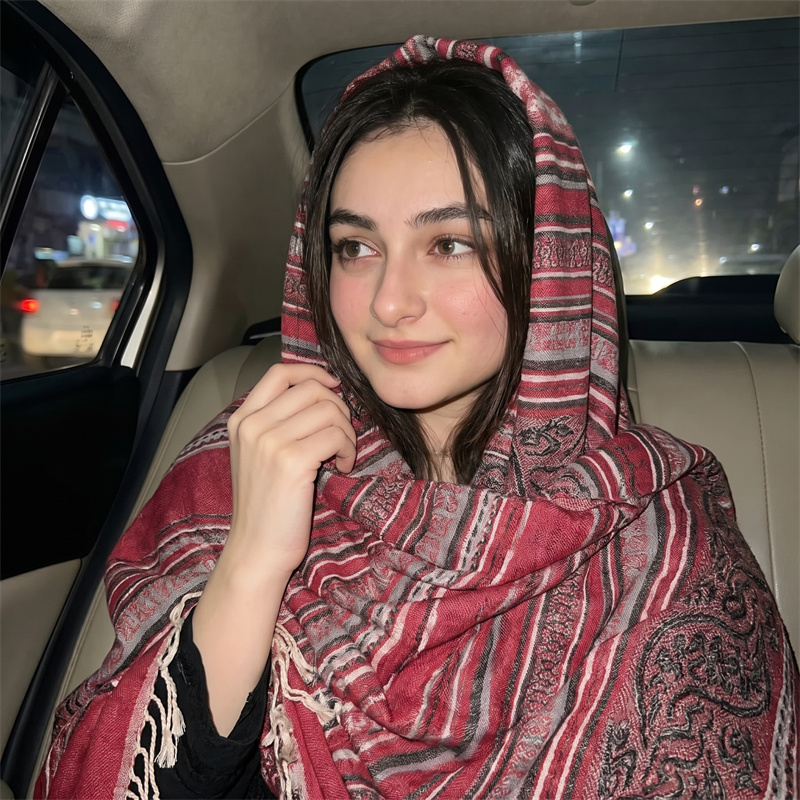 حجاب نسائي عصري بنقشة بيزلي عت - مراجعة Vintage Outdoor Fashion وسعره